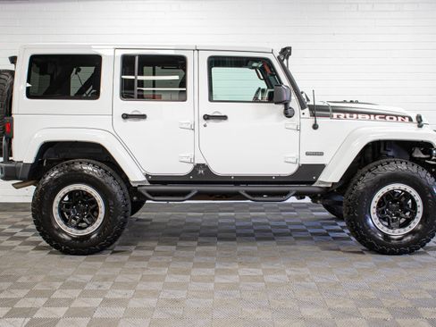 Used 2017 Jeep Wrangler Unlimited Rubicon AWD/4WD image 2