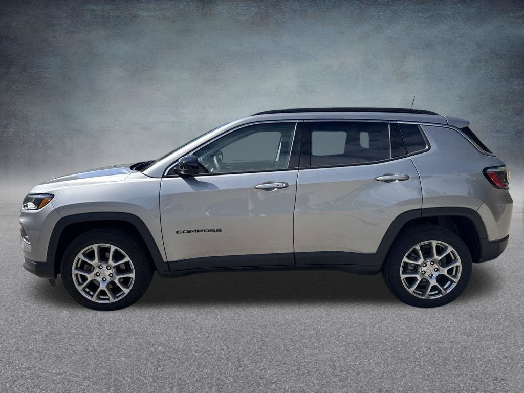 Used 2022 Jeep Compass Latitude AWD/4WD image 3