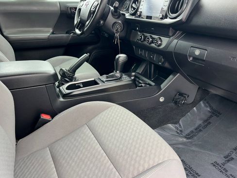 Certified 2022 Toyota Tacoma SR image 16