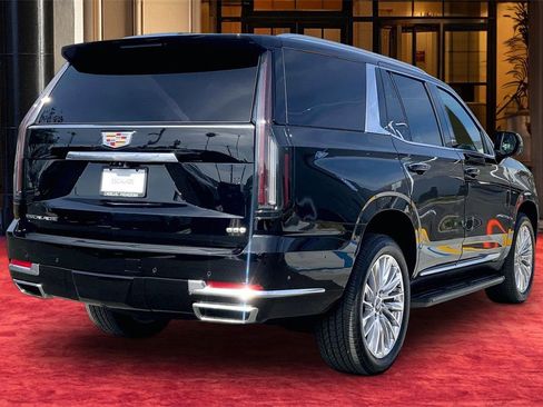 Used 2025 Cadillac Escalade Premium Luxury image 6