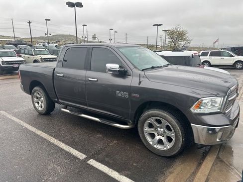 Used 2017 RAM 1500 Laramie w/ Convenience Group AWD/4WD image 2