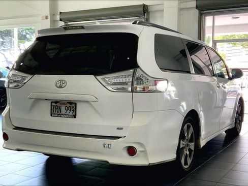 Used 2018 Toyota Sienna SE Premium FWD image 6