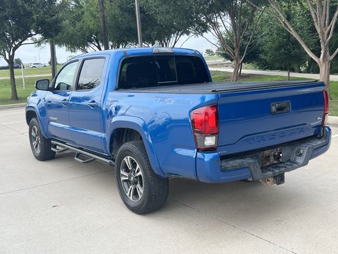 Used 2018 Toyota Tacoma TRD Sport w/ Technology Package RWD image 8