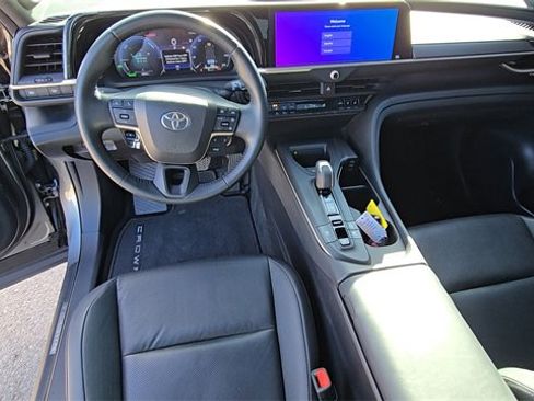 Used 2023 Toyota Crown Limited image 19