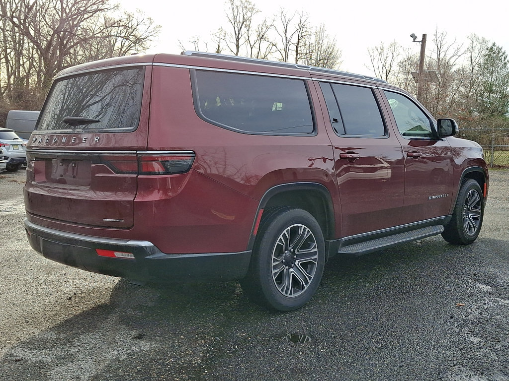 Used 2024 Jeep Wagoneer L Series II w/ Flexible Seating Group AWD/4WD image 4