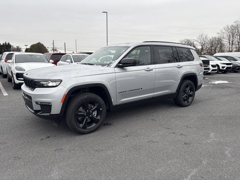 New 2025 Jeep Grand Cherokee L Limited image 3
