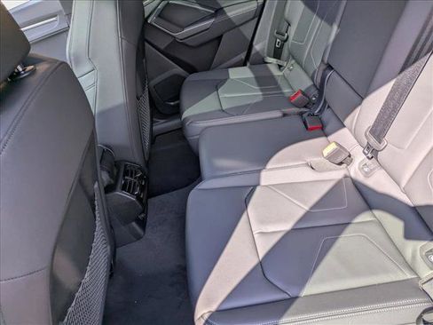New 2025 Audi Q3 2.0T Premium image 18