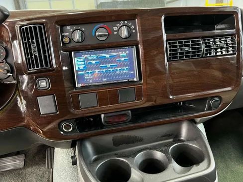 Used 2006 Chevrolet Express 1500 w/ Preferred Equipment Group RWD image 7