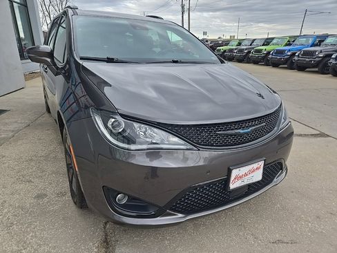 Used 2020 Chrysler Pacifica Limited w/ Advanced Safetytec Group image 14