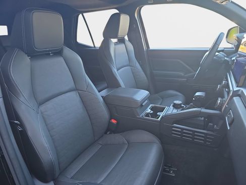 Used 2025 Toyota 4Runner TRD Off-Road Premium w/ Tow Technology Package AWD/4WD image 10