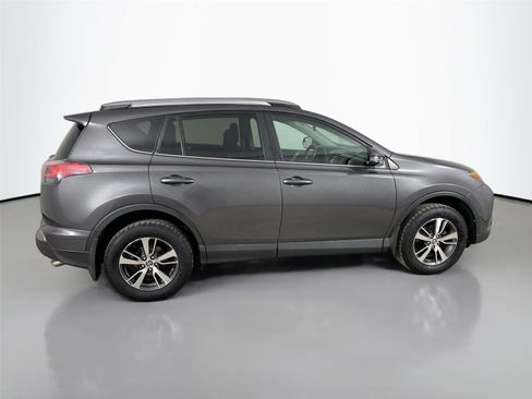 Used 2017 Toyota RAV4 XLE image 8