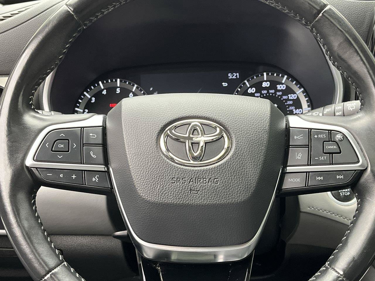Used 2021 Toyota Highlander XLE AWD/4WD image 15