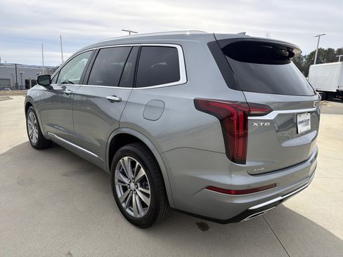 Used 2023 Cadillac XT6 Premium Luxury image 8