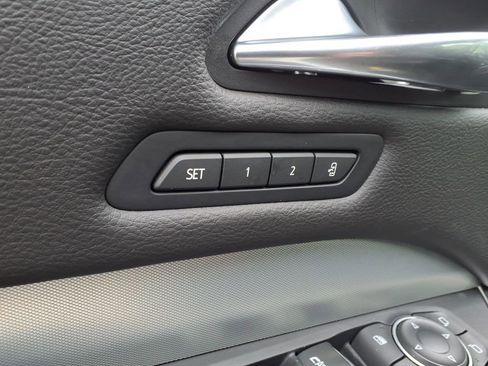 Used 2022 Cadillac XT4 Premium Luxury w/ Enhanced Visibility Package FWD image 9