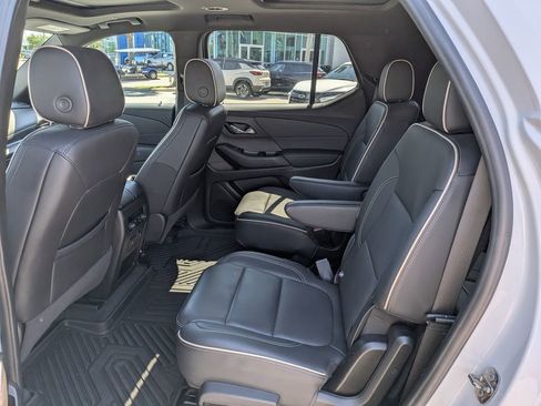 Certified 2023 Chevrolet Traverse Premier FWD image 13