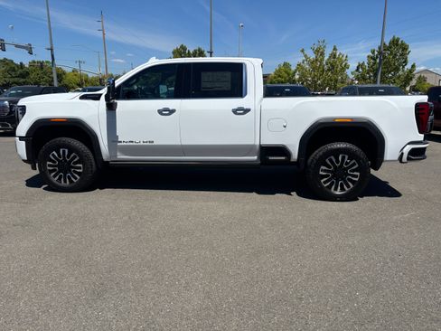 New 2025 GMC Sierra 2500 Denali Ultimate w/ Max Trailering Package image 8