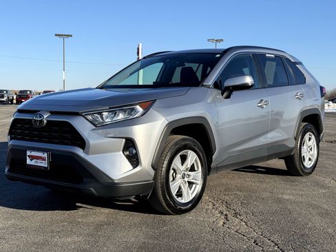 Used 2021 Toyota RAV4 XLE w/ Convenience Package image 7