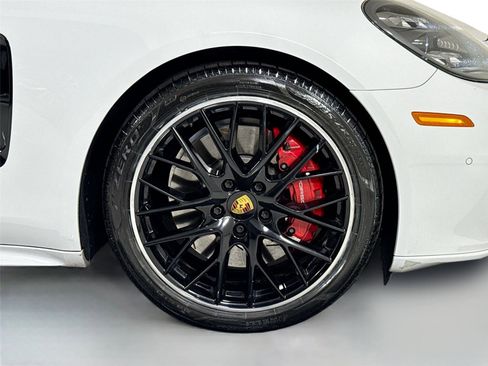 Used 2020 Porsche Panamera GTS image 38