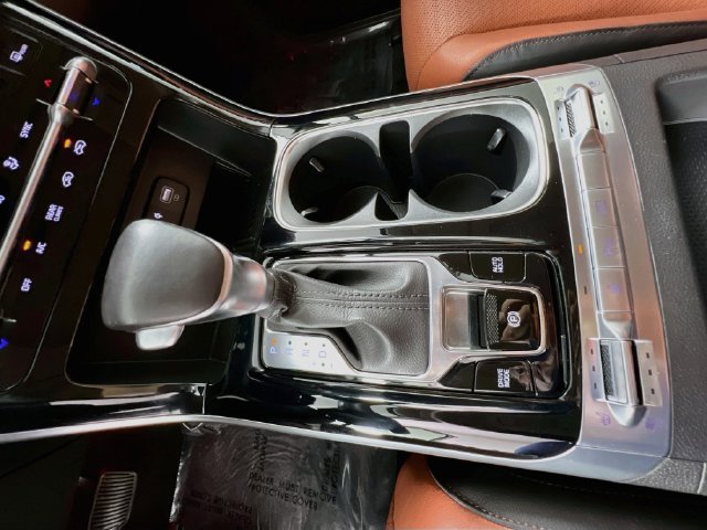 Used 2024 Kia Carnival SX Prestige FWD image 25