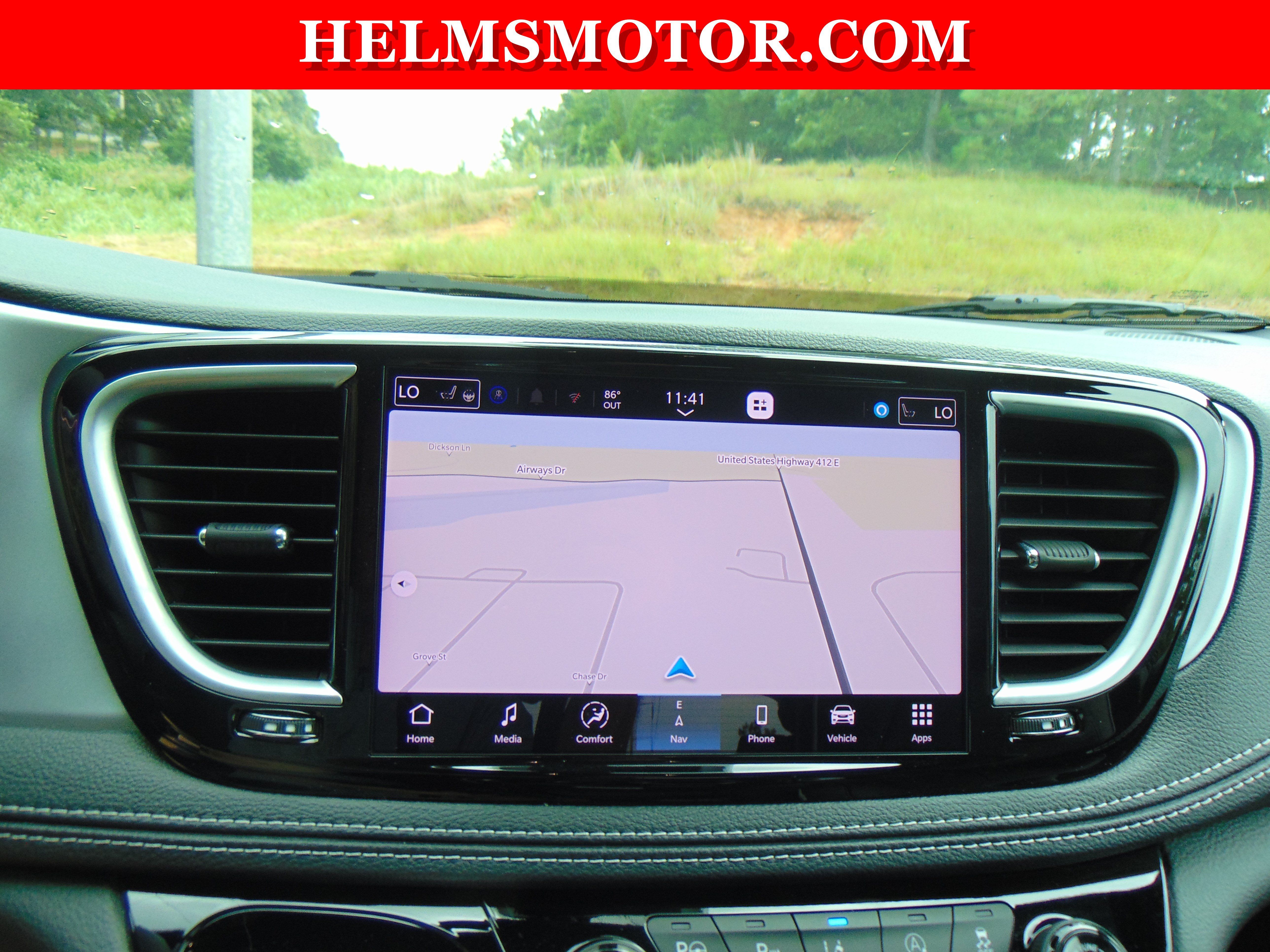 Certified 2025 Chrysler Pacifica Limited FWD image 27
