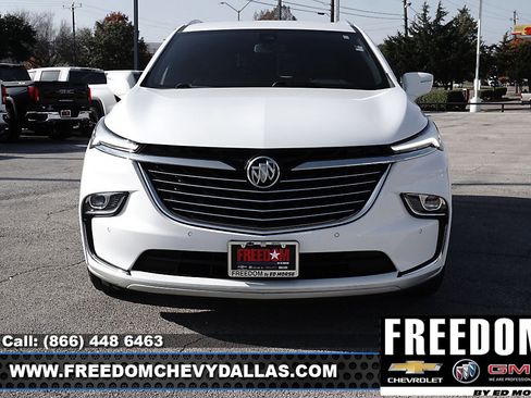 Used 2023 Buick Enclave Essence image 2