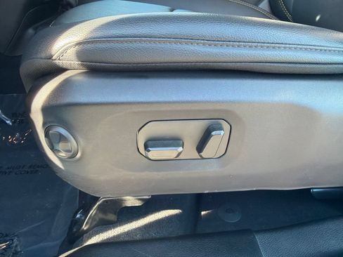 Used 2025 Jeep Wrangler Unlimited Sahara w/ Safety Group AWD/4WD image 17
