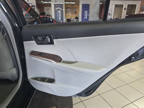 Used 2012 Toyota Camry XLE w/ Leather Pkg image 15