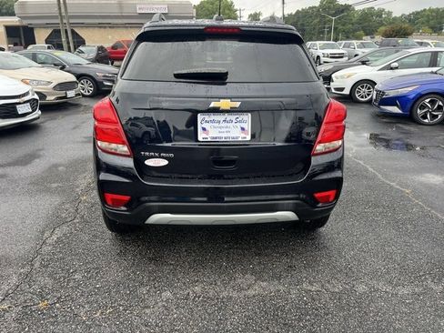 Used 2022 Chevrolet Trax LT w/ LT Convenience Package image 7