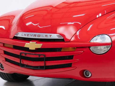 Used 2004 Chevrolet SSR w/ Preferred Equipment Group image 9