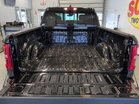 New 2026 RAM 1500 4x4 Crew Cab image 31
