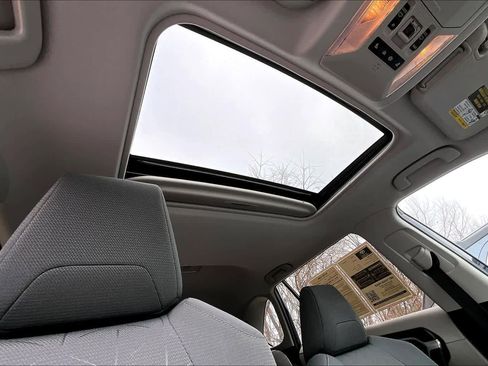 Used 2020 Toyota RAV4 XLE w/ Convenience Package image 14