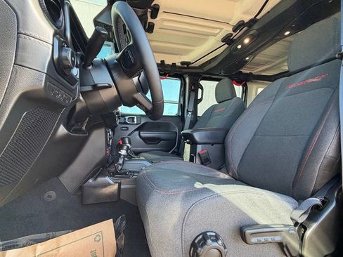 Used 2025 Jeep Wrangler Unlimited Rubicon w/ Convenience Group AWD/4WD image 11