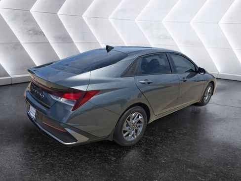 Used 2024 Hyundai Elantra SEL FWD image 5