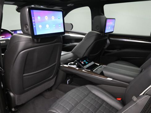 Used 2025 Cadillac Escalade ESV Premium Luxury Platinum AWD/4WD image 12