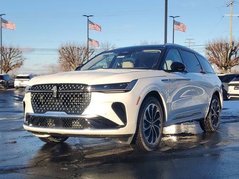 New 2026 Lincoln Nautilus Reserve image 2