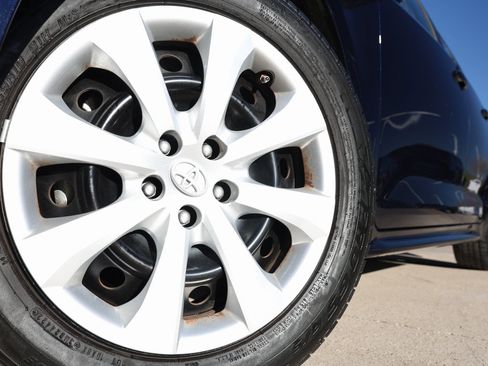 Used 2020 Toyota Corolla LE image 10