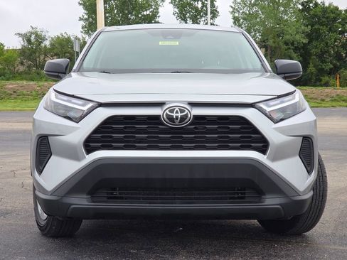 Used 2025 Toyota RAV4 LE AWD/4WD image 17