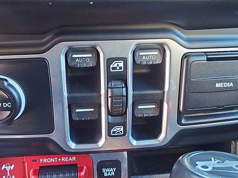 Used 2018 Jeep Wrangler Unlimited Rubicon image 20