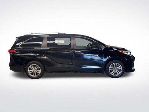 Certified 2022 Toyota Sienna Platinum AWD/4WD image 6