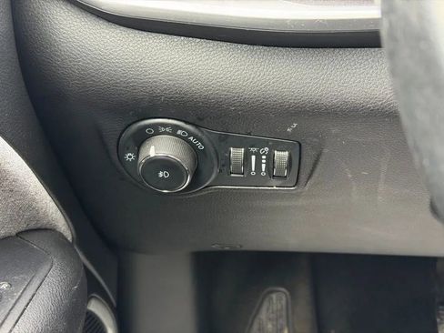 Used 2022 Jeep Compass Latitude w/ Sun and Sound Group image 34