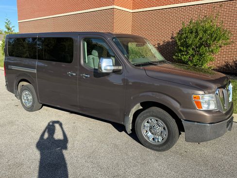 Used 2018 Nissan NV 3500 SV w/ Navigation Package image 17