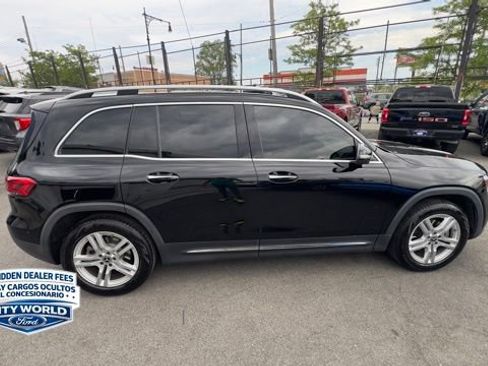 Used 2021 Mercedes-Benz GLB 250 4MATIC w/ Premium Package image 4