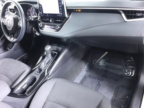 Used 2021 Toyota Corolla LE image 37