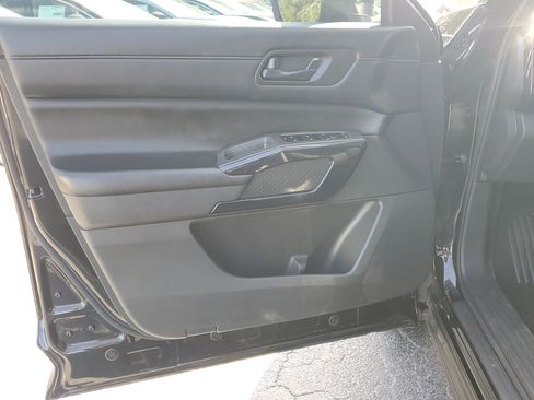 Used 2024 Nissan Pathfinder SV image 17