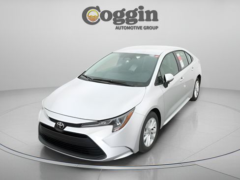 Used 2026 Toyota Corolla LE w/ LE Premium Package FWD image 31