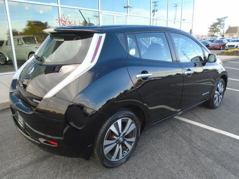 Used 2017 Nissan Leaf SV w/ Premium Package image 4