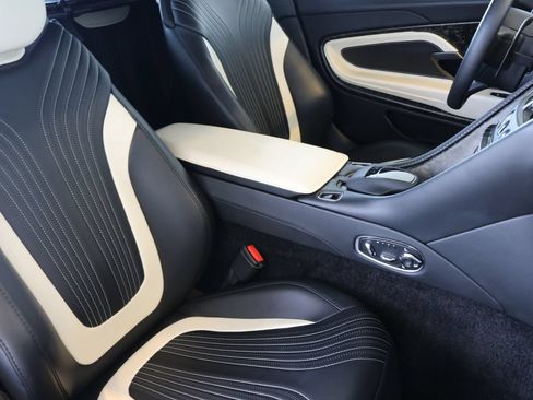 Used 2019 Aston Martin DB11 Volante RWD image 34