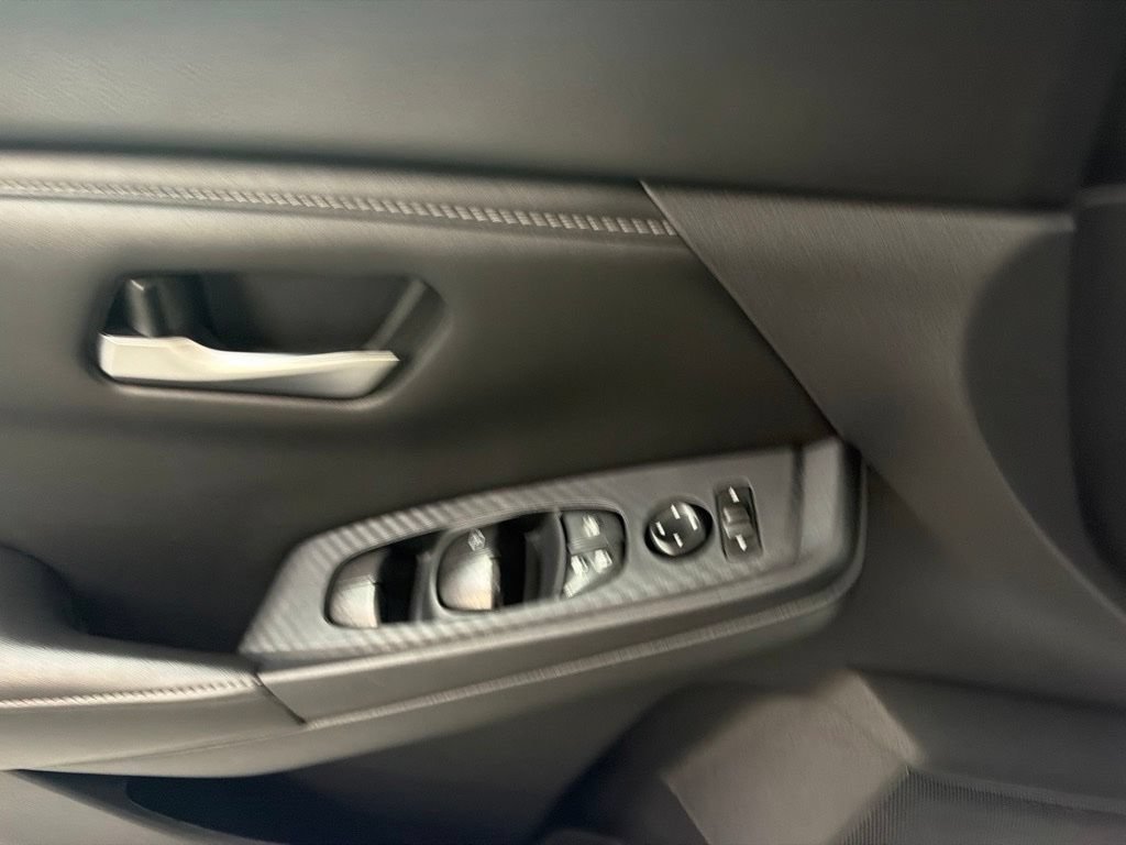 Used 2024 Nissan Sentra SV FWD image 18