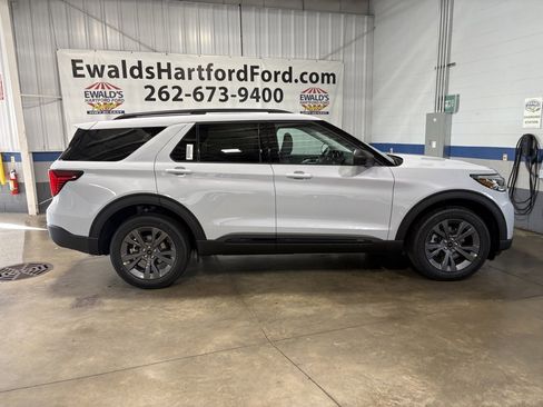 New 2026 Ford Explorer Active w/ Active Comfort Package image 7