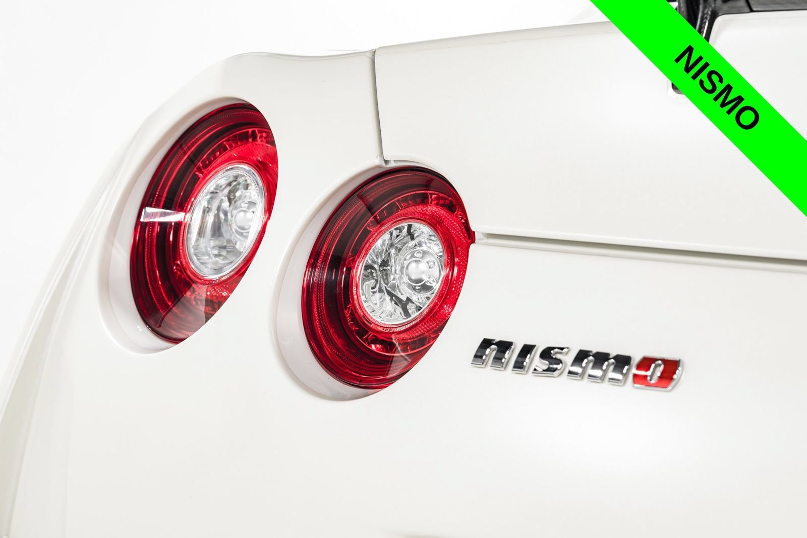 Used 2016 Nissan GT-R NISMO AWD/4WD image 48
